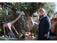 Halk eğitimden emekli oldu atıkları evinde sanata dönüştürdü