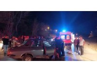 Otomobiller kafa kafaya çarpıştı: 7 yaralı