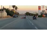 Motosikletlerin karıştığı kaza araç kamerasına yansıdı