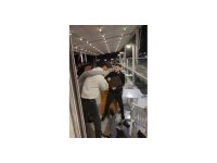 Mersin’de kafedeki kavgada yumruklar havada uçuştu