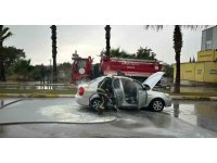 Seyir halindeki otomobil yandı: Sürücü kendisini araçtan dışarı attı