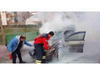 Burdur’da seyir halindeki otomobil yandı