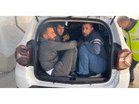 Bagajı bile göçmenlerle dolduran 3 organizatör tutuklandı