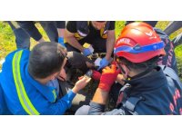 Ayağı motorlu testereye sıkışan şahsı itfaiye ekipleri kurtardı