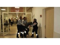 Hastane acilindeki tatbikat gerçeğini aratmadı: Hasta ve yakınları usta oyunculara taş çıkardı