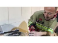 Hamur karıştırma makinesine elini sıkıştıran çocuğu itfaiye kurtardı