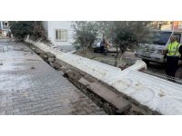 Su basan sitenin istinat duvarı yıkıldı