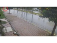 Antalya’da seyir halindeki otomobil bir anda alev topuna döndü, sürücü kendini dışarıya attı