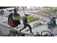 Apartmana eli boş girdi, dışarıya altında akrobasi bisikleti ve çantayla çıktı