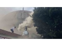 Antalya’da restoran bacasındaki yangın sokağı dumana boğdu