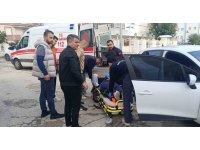 Antalya’da hafif ticari araç ile otomobil çarpıştı: 1 yaralı