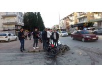 Otomobille çarpışan motosikletli, metrelerce havaya savruldu