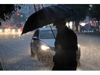 Sarı alarm ile uyarılan Antalya’da sağanak etkisini gösteriyor