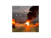 Adana’da seyir halindeki otomobil alev alev yandı