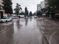 Meteorolojinin kuvvetli yağış uyarısı yaptığı Adana’da yağmur başladı