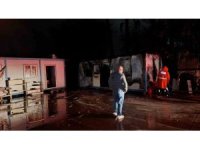 Yıldırım yangına sebep oldu konteyner küle döndü