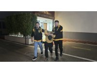 Çocuğun kafasını arabaya vurup yere fırlatan şahıs çocuğun babası çıktı, gözaltına alındı