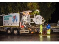 Mersin Büyükşehir Belediyesi ve MESKİ ekipleri gece boyunca görev yaptı