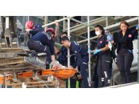 Antalya’da inşaat iskelesinden düşen işçi ağır yaralandı