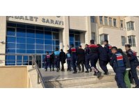 Mersin’de tekneye kaçak sigara operasyonu: 6 tutuklama