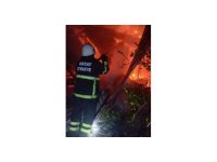 Erzin’de baraka alevlere teslim oldu