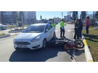 Yaya geçidinde otomobil ile motosiklet çarpıştı: 1 yaralı