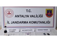 Elmalı’da jandarmadan uyuşturucu baskını