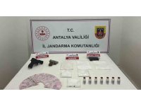Antalya’da jandarmadan 3 eve uyuşturucu baskını