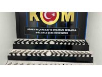 Adana’daki suç örgütlerine silah getiren 2 şüpheli tutuklandı: 53 tabanca ele geçirildi