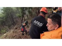 Uçurumdan yuvarlanan sürücüyü AFAD ve itfaiye ekipleri kurtardı