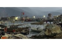 Hatay’da fırtınanın etkisiyle 5 tekne ve 1 yat alabora oldu