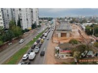 Yapımı devam eden köprülü kavşak inşaatı pideciye takıldı