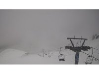 Davraz Kayak Merkezine mevsimin ilk karı düştü bazı noktalarda beyaza bürüdü