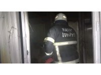 Samandağ’da yanan konteyner kullanılamaz hale geldi