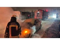 Antakya’da yanan otomobilde hasar oluştu