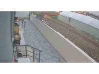 Kalp krizi geçiren adam duvarın üzerinden bahçeye düştü