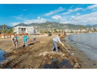 Alanya’da yağışın izleri silinmeye çalışılıyor