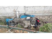 Otomobil drenaj kanalına uçtu: 3 yaralı