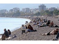 Antalya’nın gecesi kış, gündüzü yaz: "Akşam soba yaktık, gündüz güneşleniyoruz"