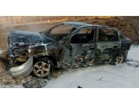Alev alev yanan otomobil hurdaya döndü