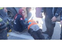 Tırın altında kalan karayolları işçisi hayatını kaybetti