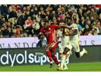 Trendyol Süper Lig: Antalyaspor: 0 - Galatasaray: 2 (İlk yarı)