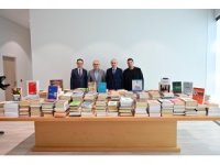 Prof. Dr. Fahrettin Tızlak’tan Antalya Kütüphanesi’ne 2000 kitaplık değerli bağış