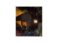 Kahramanmaraş’ta ahır ve garajda çıkan yangın söndürüldü