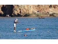 Karlı dağların gölgesinde 20 derecelik sıcak havada deniz keyfi yaptılar