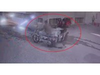 Motosikletlerin kafa kafaya çarpıştığı anlar kameraya yansıdı