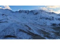 Akdeniz’in incisi Davraz Kayak Merkezi kar hasretiyle sezona başladı