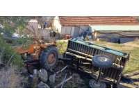 Burdur’da otomobille çarpışan traktör devrildi: 3 yaralı