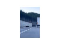 Kamyonun sollama manevrası kazaya neden oluyordu: O anlar kamerada