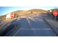 Burdur’da otomobil ile kamyon çarpıştı: Kaza anı kamerada